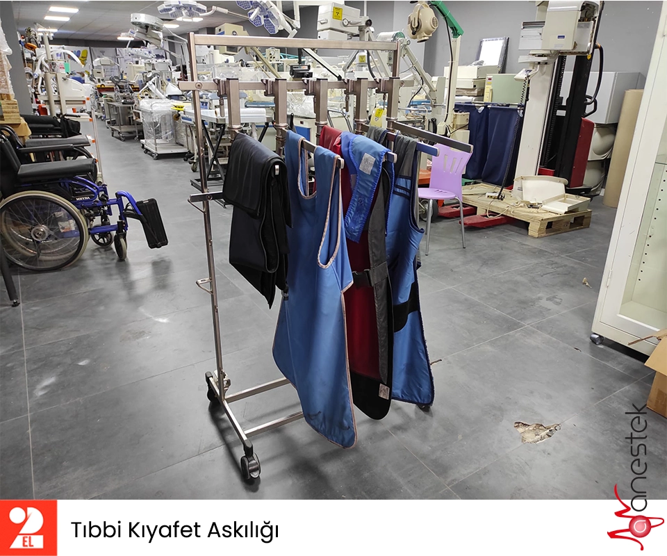 2. El Tıbbi Kıyafet Askılığı